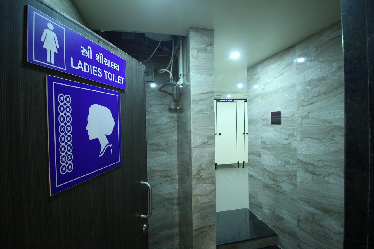 Jackpot Room In & Out Dormitory Ahmedabad Bagian luar foto