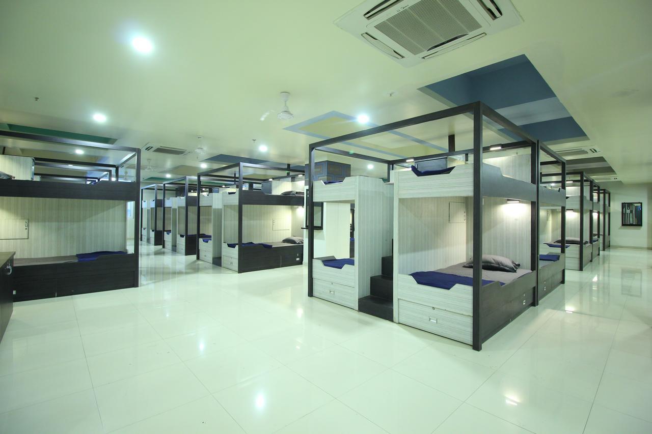 Jackpot Room In & Out Dormitory Ahmedabad Bagian luar foto