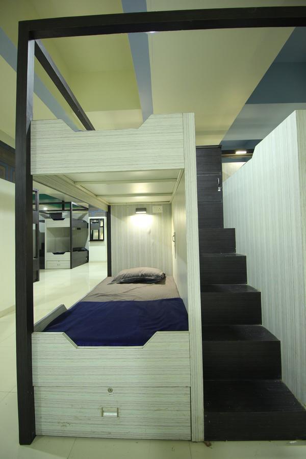 Jackpot Room In & Out Dormitory Ahmedabad Bagian luar foto