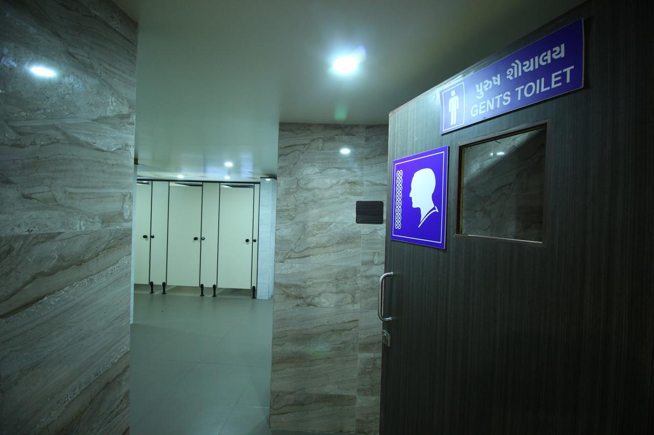 Jackpot Room In & Out Dormitory Ahmedabad Bagian luar foto