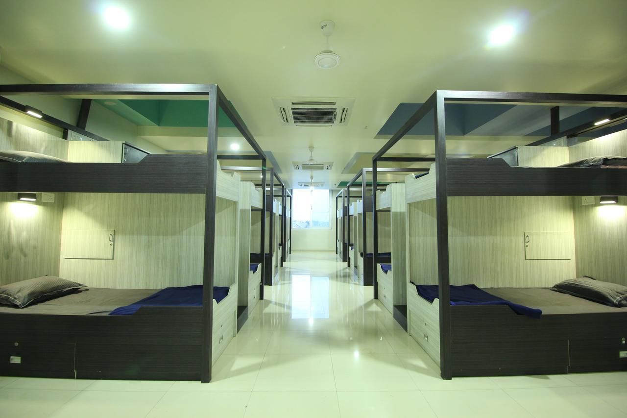 Jackpot Room In & Out Dormitory Ahmedabad Bagian luar foto