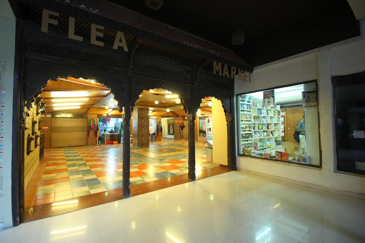 Jackpot Room In & Out Dormitory Ahmedabad Bagian luar foto